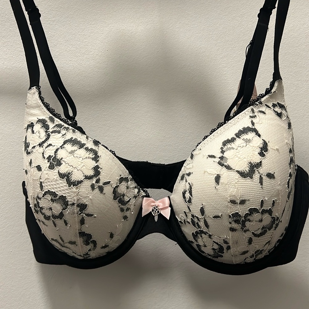 Victorias Secret perfect coverage Black and white lace bra